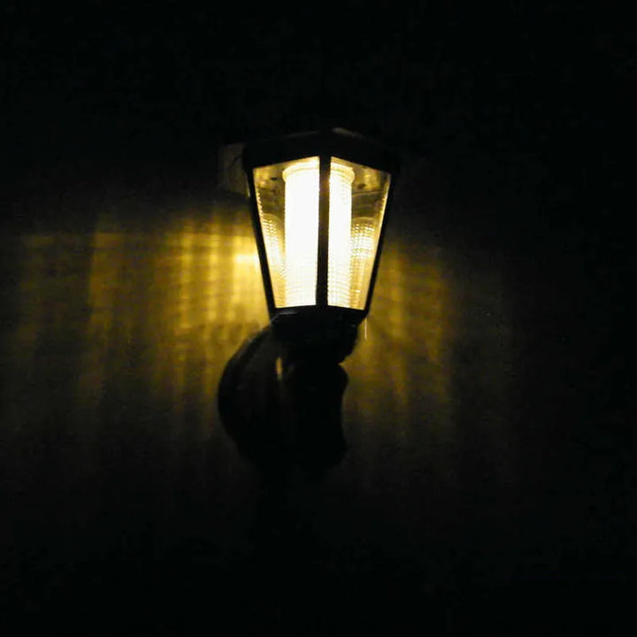 Skanto | Solar Hage Lantern med LED – Utendørsbelysning for Terrasse & Hage i Klassisk Lampedesign