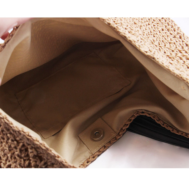 Handmade and stylish shoulder bag with decorative tassel detail Skanto