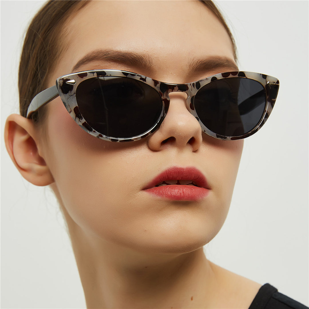 Dame Cat-Eye solbriller med moderne design og UV-beskyttelse Skanto