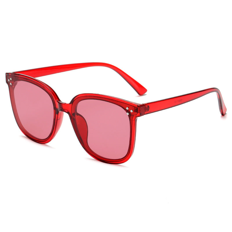 Dame solbrille i elegant design med høykvalitets UV-beskyttelseslinser Skanto