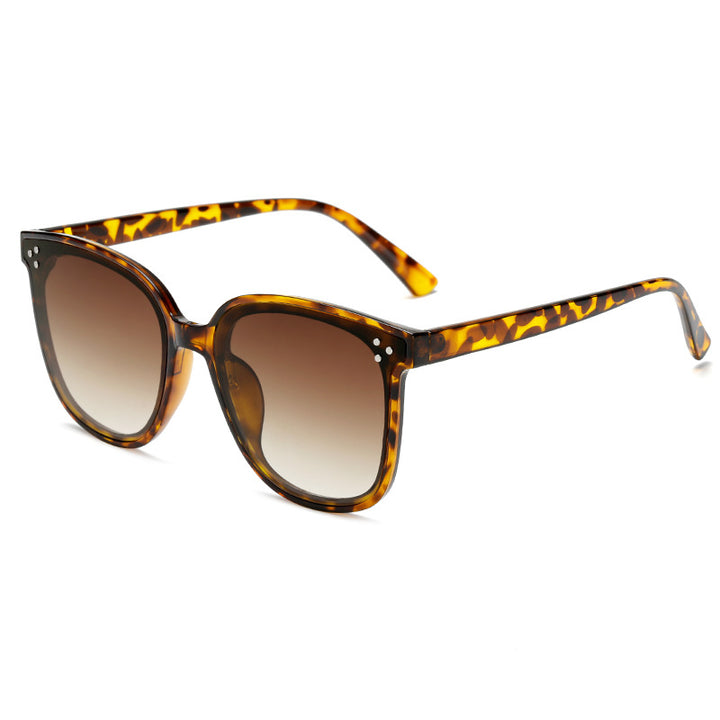 Dame solbrille i elegant design med høykvalitets UV-beskyttelseslinser Skanto