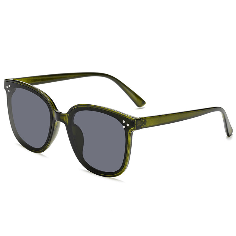 Dame solbrille i elegant design med høykvalitets UV-beskyttelseslinser Skanto