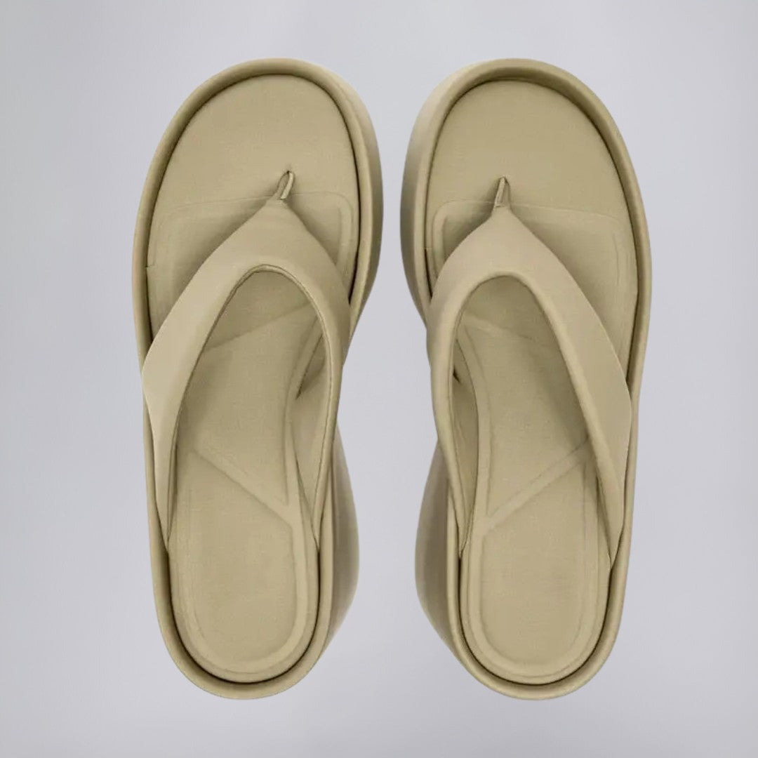 Polstrede flip-flops med sklisikre såler