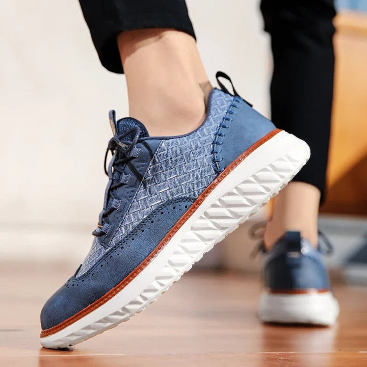 Vevde skinnsneakers med brogue-detaljer og kontrastsåle
