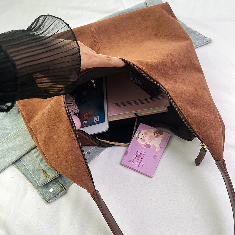 Skanto | Suede budveske med stor kapasitet