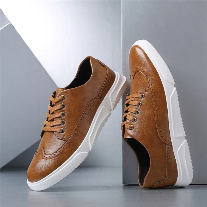 Brogue-sneakers i skinn med gummisåle