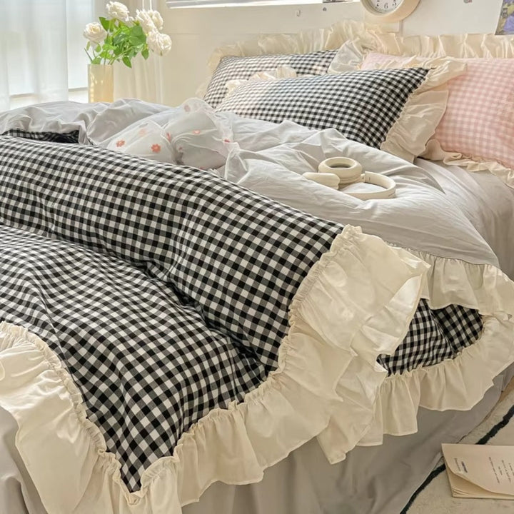 Skanto | Gingham Check Ruffled Edges Sengetøys Sett