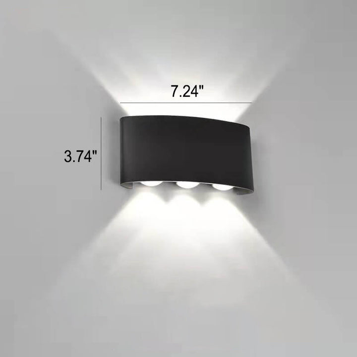 Moderne LED-vegglampe med oppover- og nedoverbuede spotlights, vanntett, for utendørs bruk