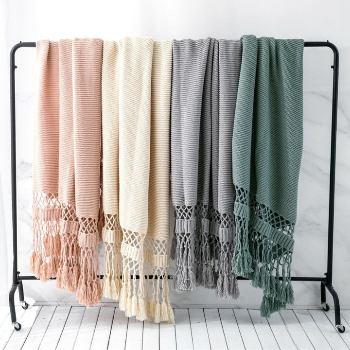 Skanto | Snug Knit Woven Tassel Blanket