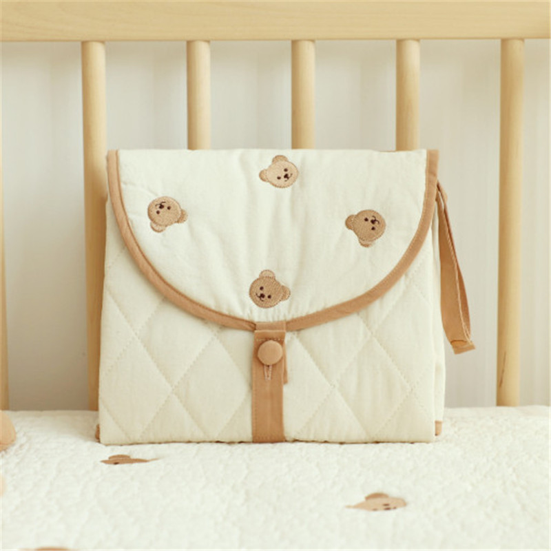 Norvo | Skiftepute for på farten – Sammenleggbar babyskiftepute med bjørnmotiv