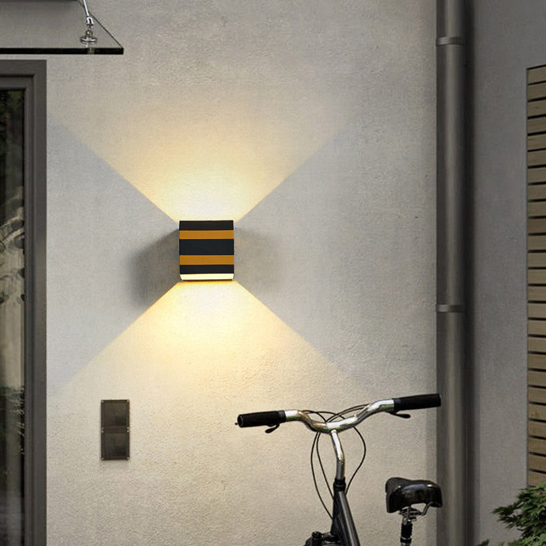 Minimalistisk, firkantet LED-vegglampe i aluminium for utendørs bruk – vanntett og kubeformet