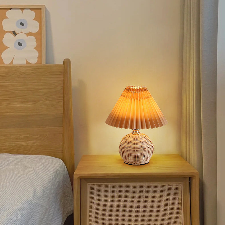 Skanto | RattaLume Nordic LED Bordlampe | Vevd Rattan & Foldbar Stoffskjerm | Stemningslys | Dekor for Soverommet