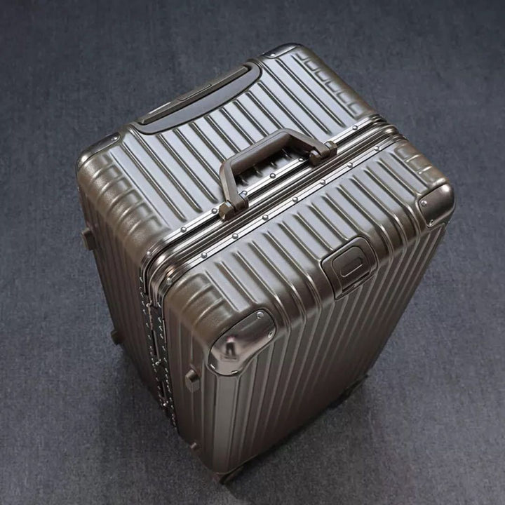 Holdbar hardt skall reisesuitecase Skanto