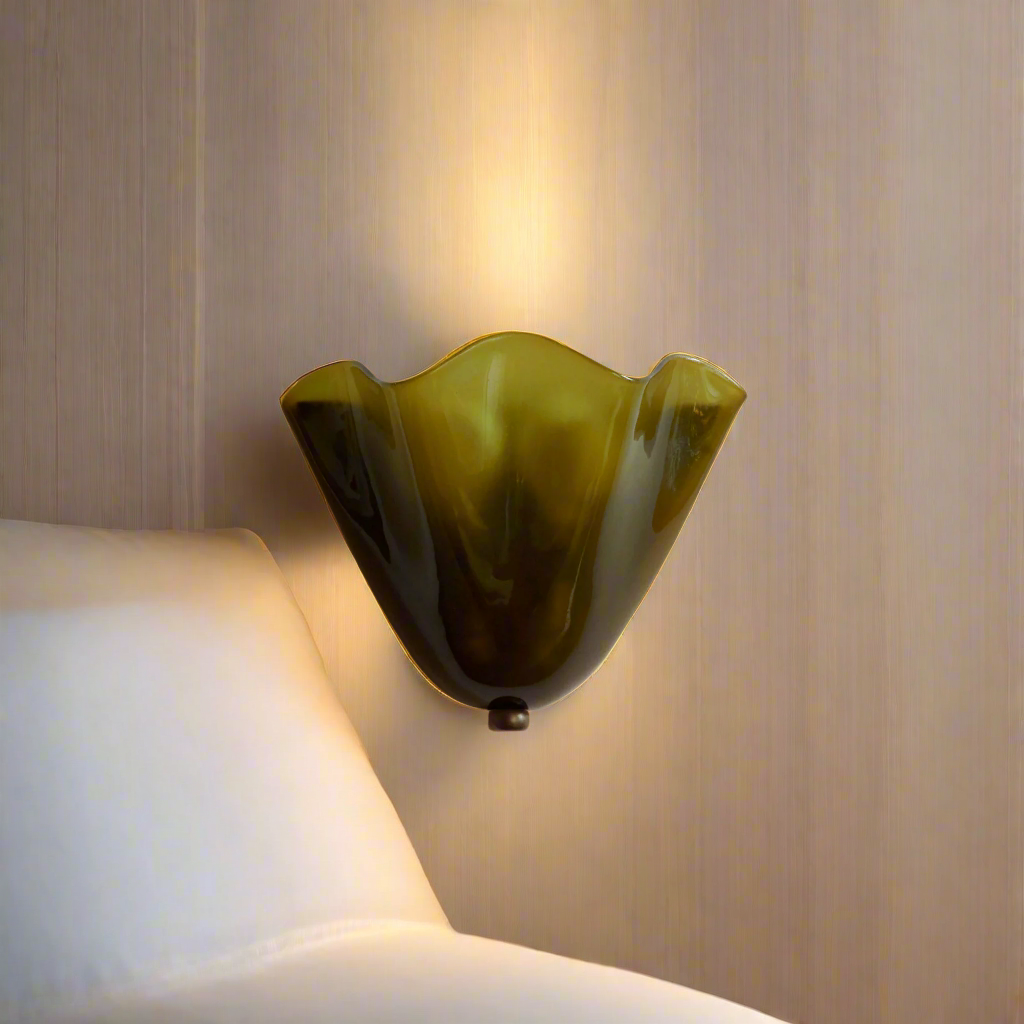 Skanto | Retro Vegglampe av Farget Glass i Skjørtformet Skallmønster