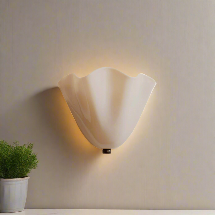 Skanto | Retro Vegglampe av Farget Glass i Skjørtformet Skallmønster