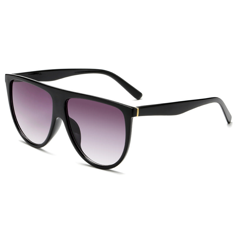 Dame Elegant Oversized solbriller med stilfull ramme Skanto