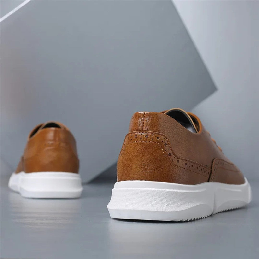 Brogue-sneakers i skinn med gummisåle