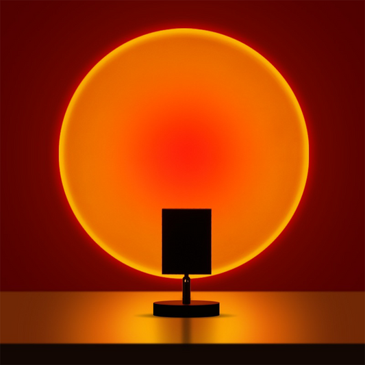 Norvo– Moderne retro bordlampe ved solnedgang med myk atmosfærisk belysning