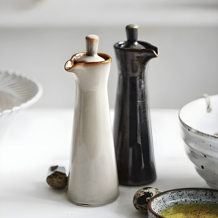 Olje- og krydderflaske laget av keramikk – Stilig og aroma-bevarende | Perfekt for kjøkken og spisebord | Skanto