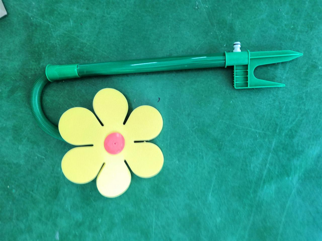 Skanto | Dansende Daisy Sprayler – Morsom Gress Sprayler for Hage og Kjæledyr