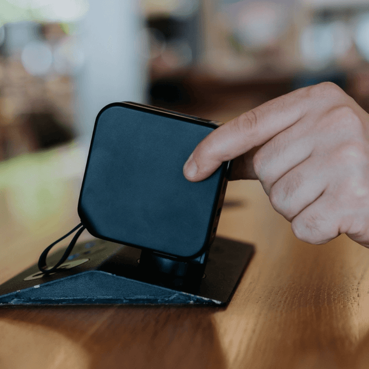 PowerGo Pro – Trådløs Hurtiglading Power Bank | Skanto