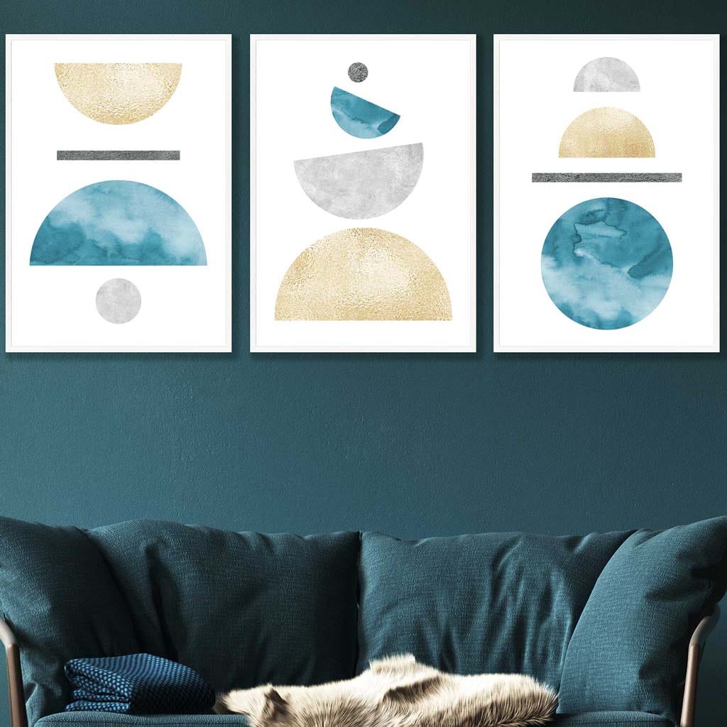 Geometriske kunsttrykk i akvablått, gull og grått