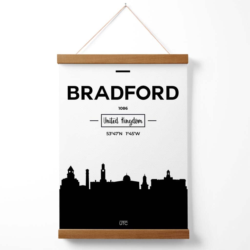 Plakat med bybilde fra Bradford (svart-hvitt) med oppheng