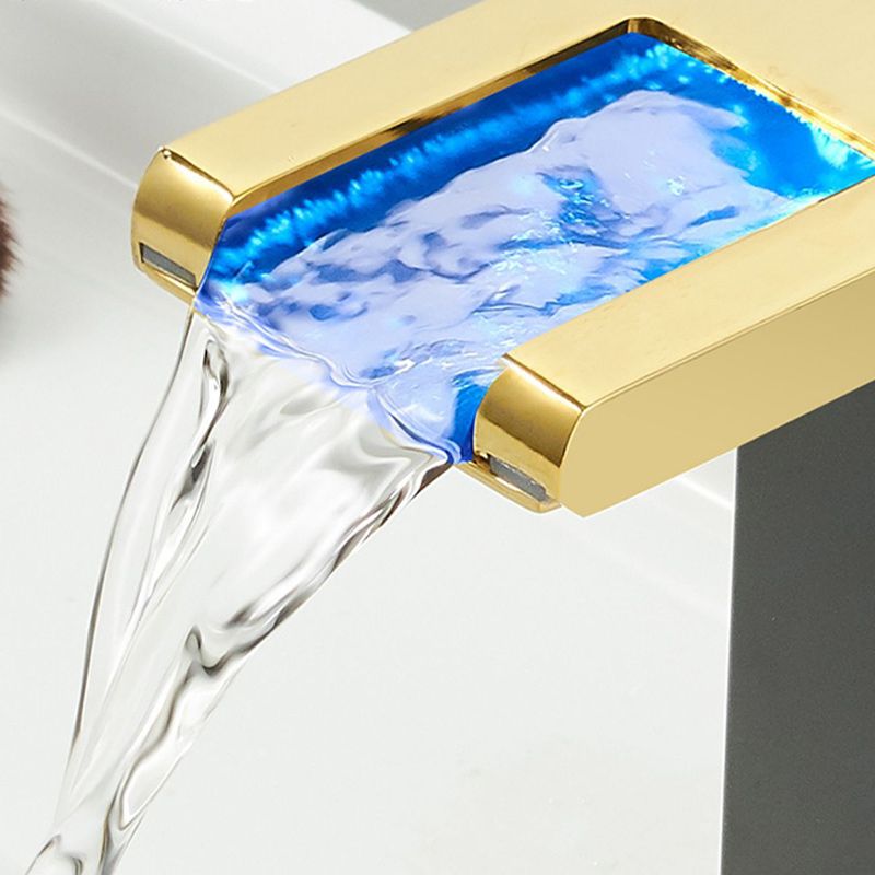 Skanto | Moderne vannfall tut baderom vask med LED messing baderom vask