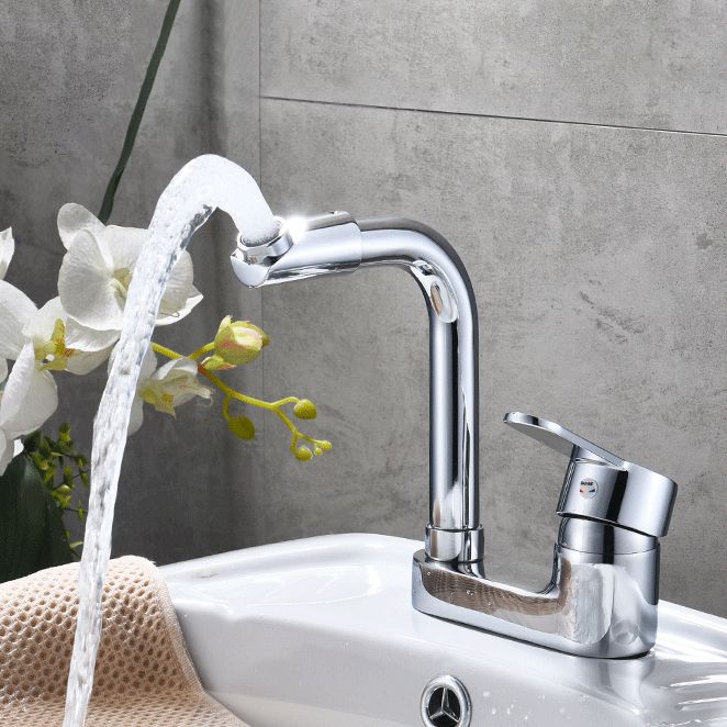 Rund servantkran i krom med svingbar tut til badet