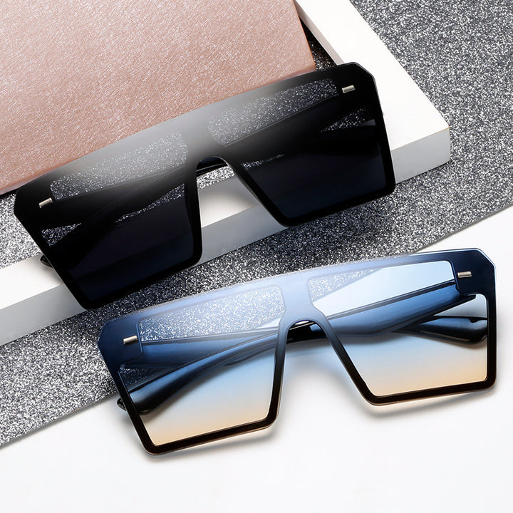 Dame Oversized solbriller i futuristisk design Skanto