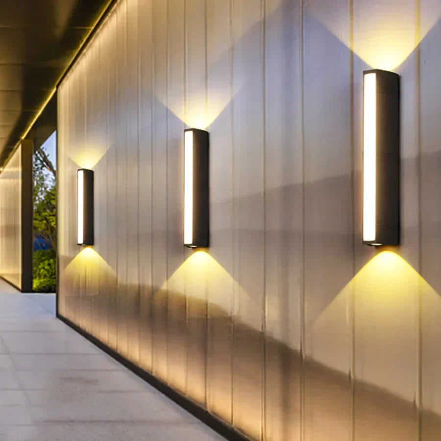 Vanntett LED vegglampe for utendørs - GlowGuard, energieffektiv og værbestandig, ideell for terrasse og hage | Skanto