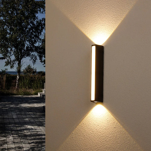 Vanntett LED vegglampe for utendørs - GlowGuard, energieffektiv og værbestandig, ideell for terrasse og hage | Skanto