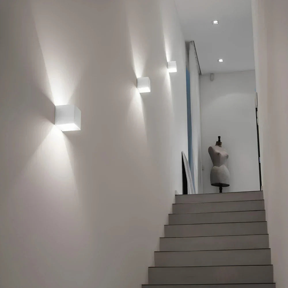Moderne Wandleuchte fra schwarzem aluminium