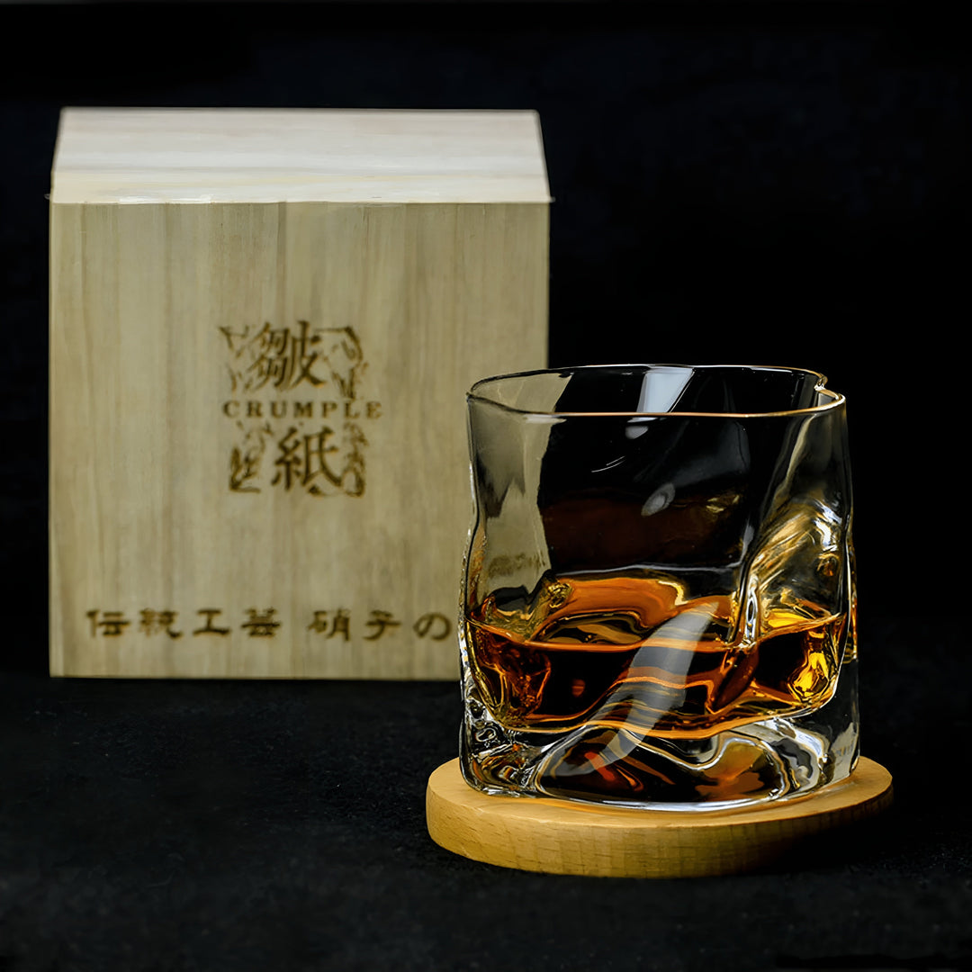 Whiskeyglass i Edo Kiriko stil – Håndskåret med unik krøll design | Skanto