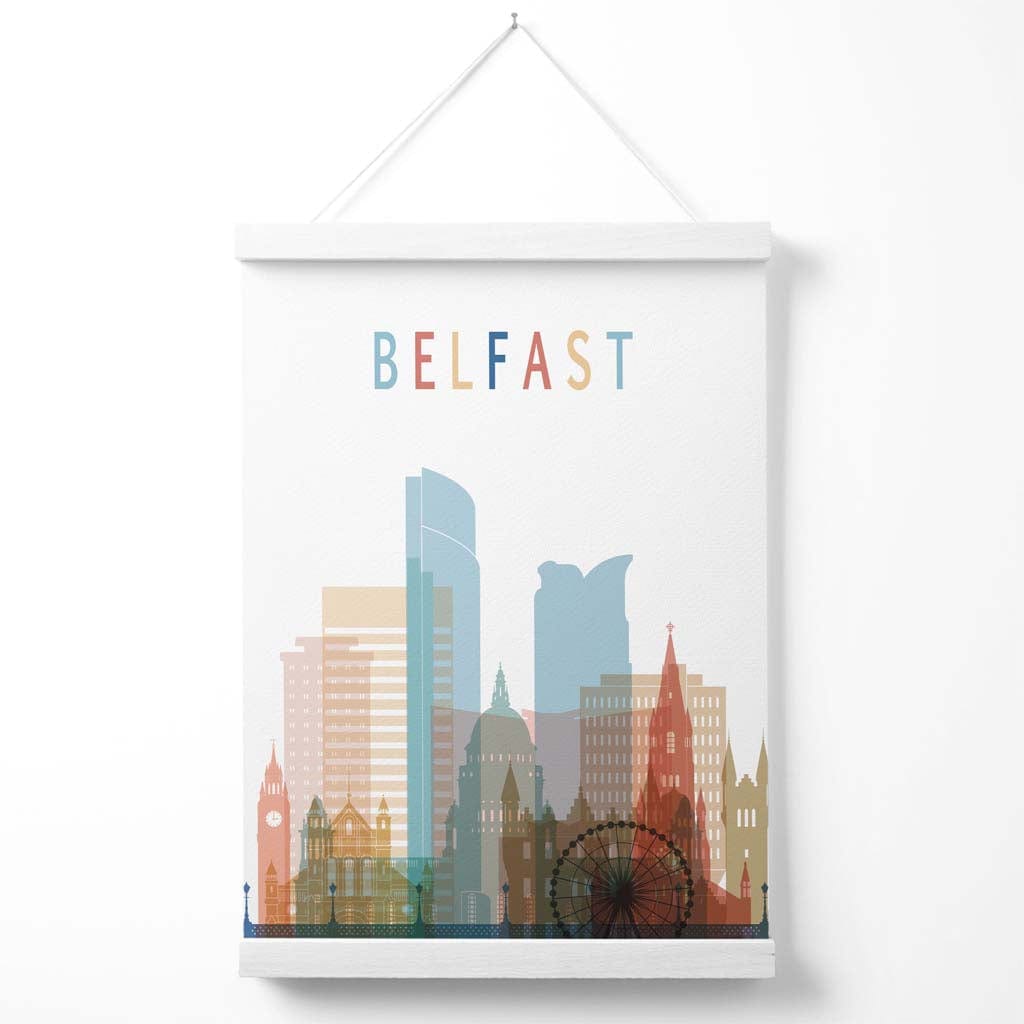 Fargerik plakat med bybilde fra Belfast og oppheng