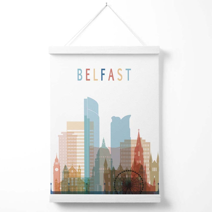 Fargerik plakat med bybilde fra Belfast og oppheng