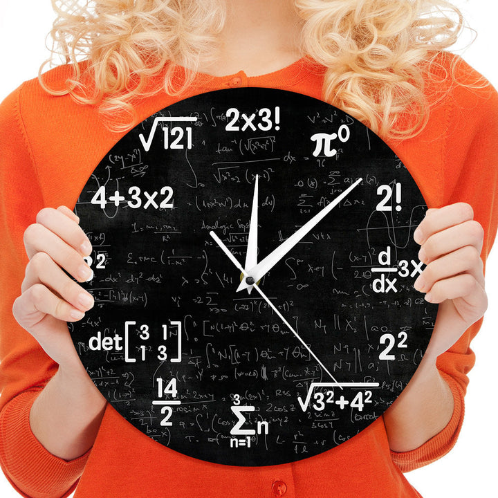 Skanto | NumeraTime - Geometrisk Veggklokke