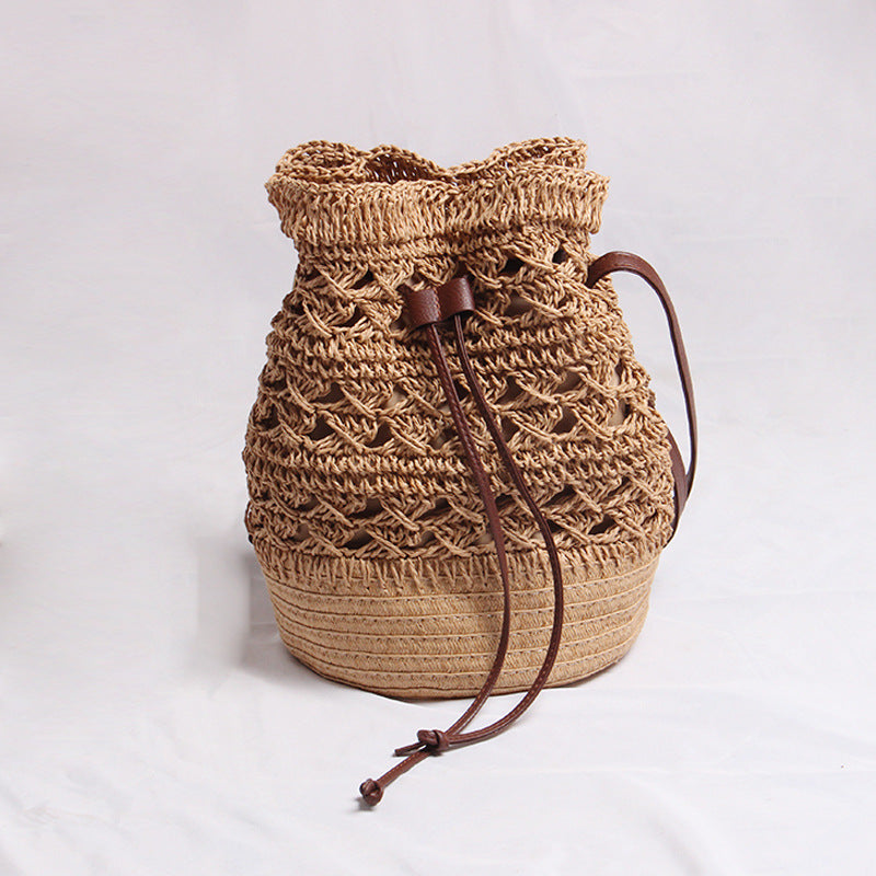 Handmade raffia bag with leather accents Skanto
