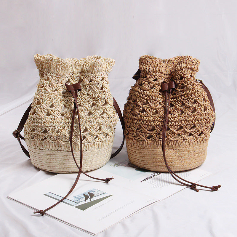 Handmade raffia bag with leather accents Skanto