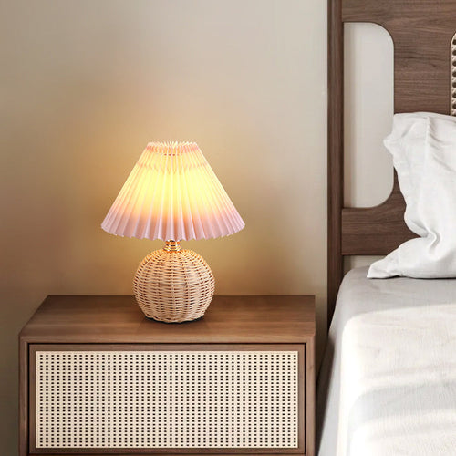 Skanto | RattaLume Nordic LED Bordlampe | Vevd Rattan & Foldbar Stoffskjerm | Stemningslys | Dekor for Soverommet