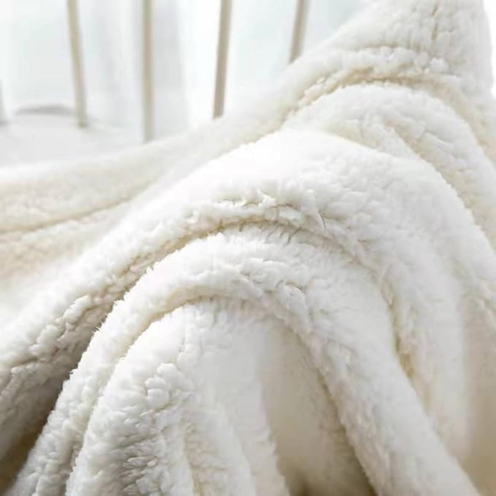 Seraphina Samt-Sherpa-Decke