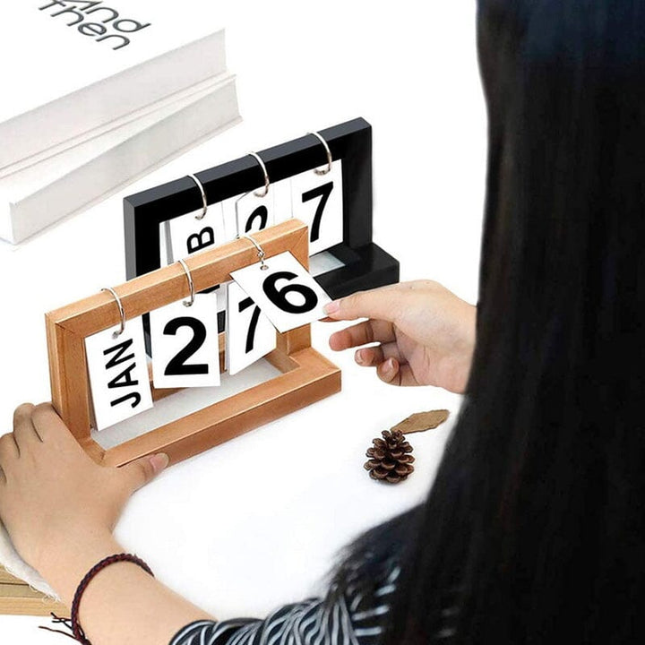 Dutch Teak Wood Skrivebordskalender | Skanto