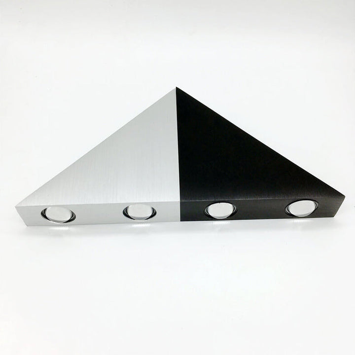 Skanto | TriLumina Prism LED Vegglampe | Kreativ Pyramide Design | Aluminium & Akryl | Fargede Lysalternativer