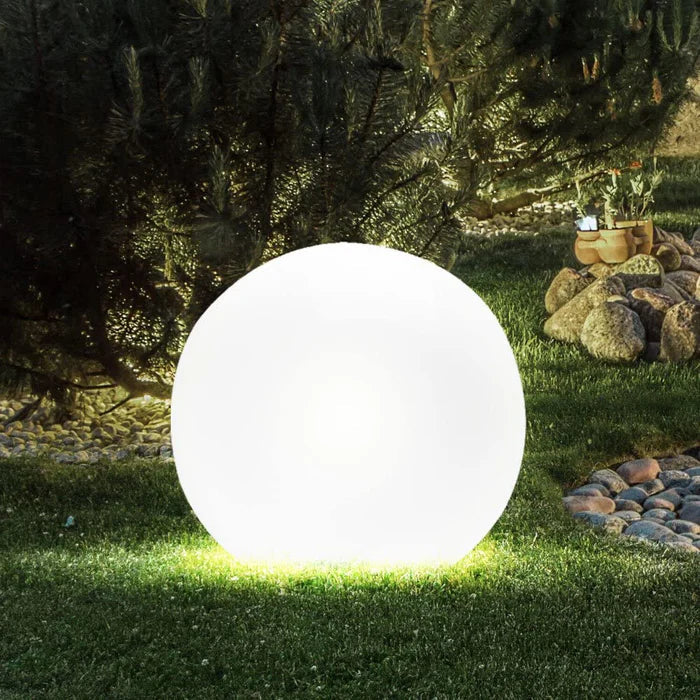 Skanto | AuraColor hageball LED belysning – 16 farger – Trådløs, værbestandig og stemningsfull for hage, terrasse og fest