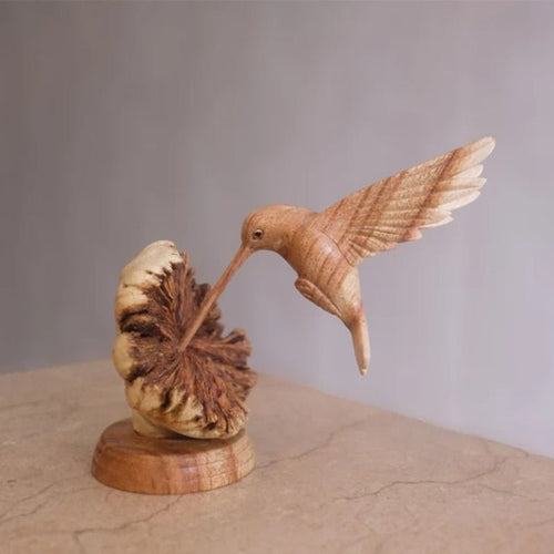 Skanto | Kolibri som spiser på en blomst, Håndlaget skulptur