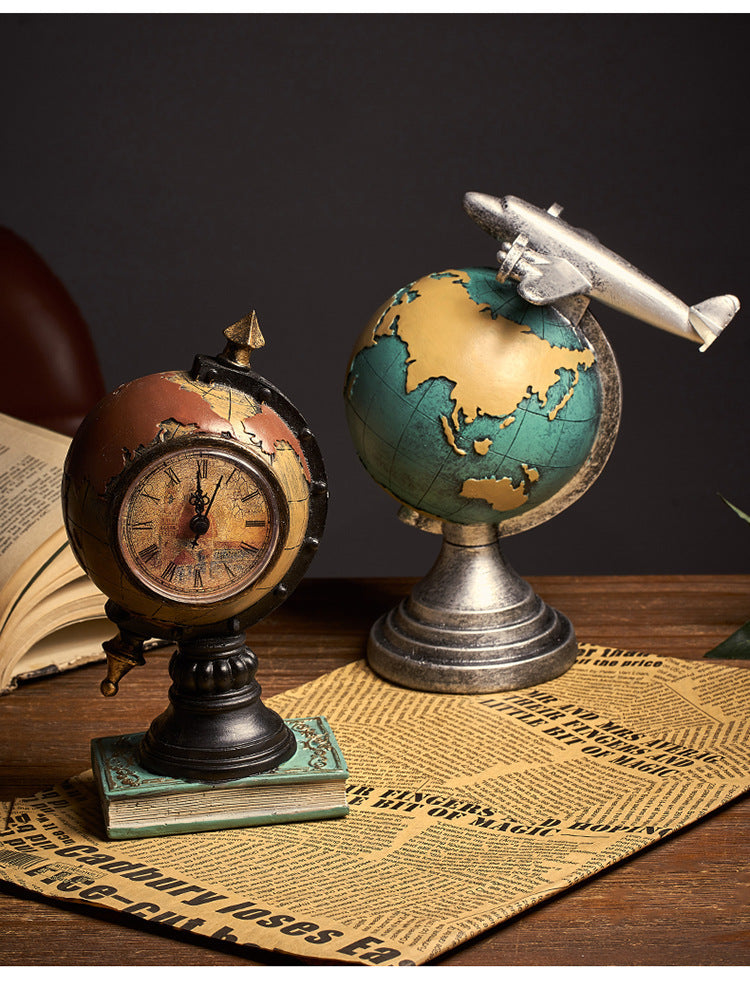 Retro Globe Clock | Skanto