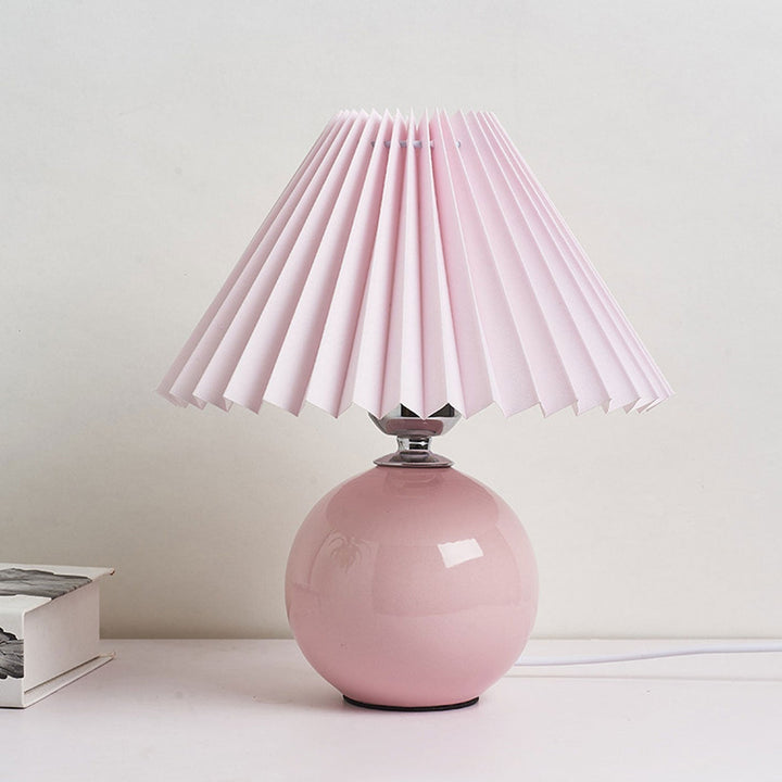 Skanto | Nordisk minimalistisk 1-lampe bordlampe laget av keramikk med folder