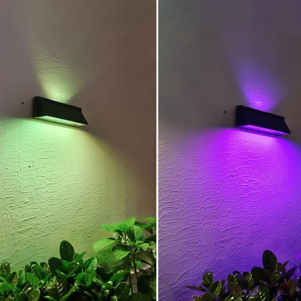 Vanntett, rektangulær LED-vegglampe for utendørs bruk med solenergi, ideell for terrasse og hage.