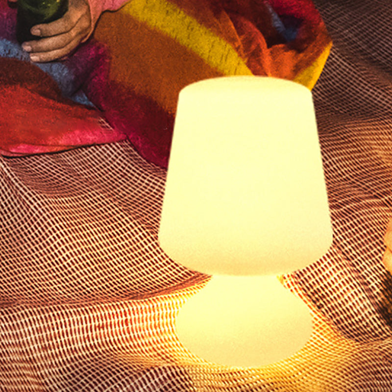 Moderne minimalistisk PE-koppform USB LED bordlampe nattlys for utendørs patio | Skanto