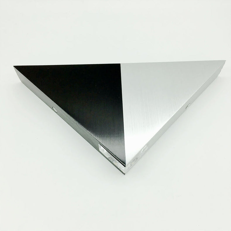 Skanto | TriLumina Prism LED Vegglampe | Kreativ Pyramide Design | Aluminium & Akryl | Fargede Lysalternativer